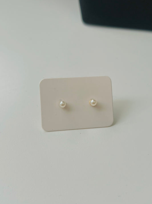 Tiny Pearl Stud